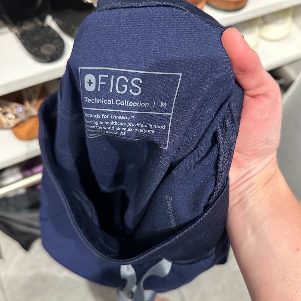 FIGS women’s size M navy scrub pant
